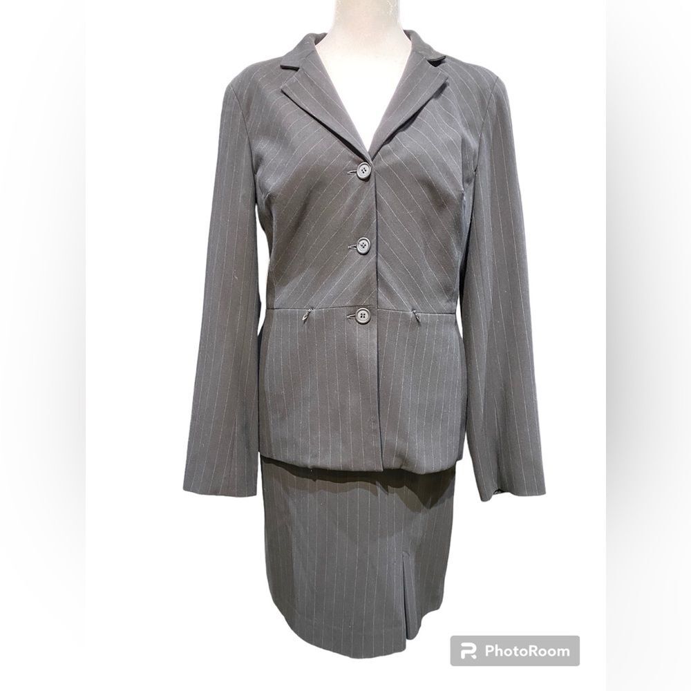 Harris Wallace New York Stripped Suit Skirt Size 4 side zipper in GUC